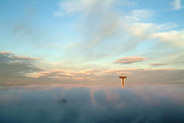 Space Needle in the Fog - Seattle.jpg (28 KB)